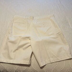 Roundtree & Yorke Men's Tan Flat Front Shorts